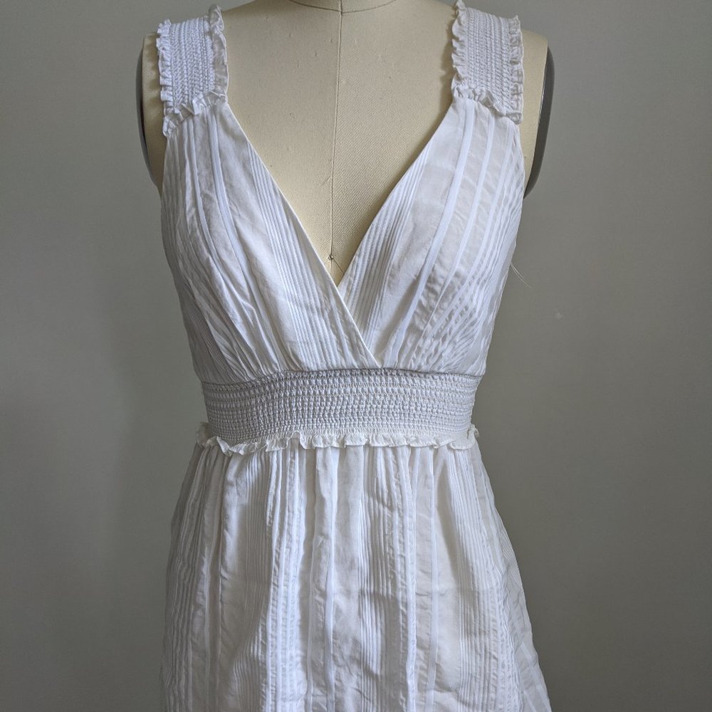 BCBG White sleeveless tunic blouse